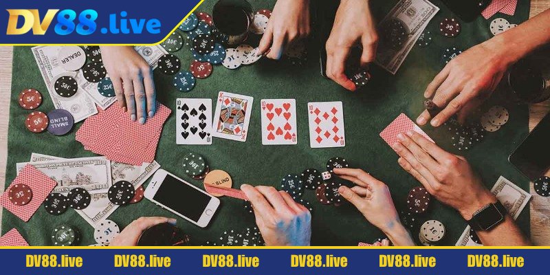Poker DV88 – Sân Chơi Game Bài Chiến Lược Không Thể Bỏ Lỡ 3 Người thắng là người trụ đến cuối hoặc có tổ cao nhất