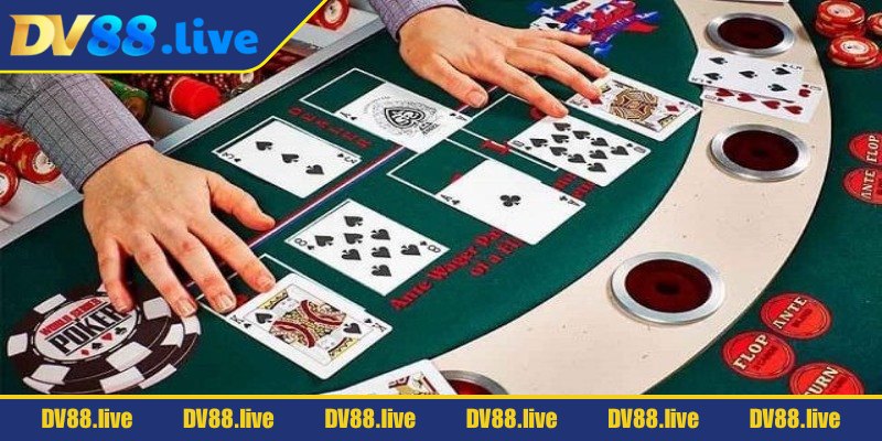 Poker DV88 – Sân Chơi Game Bài Chiến Lược Không Thể Bỏ Lỡ 2 Một bàn thông thường có từ hai đến chín vị trí